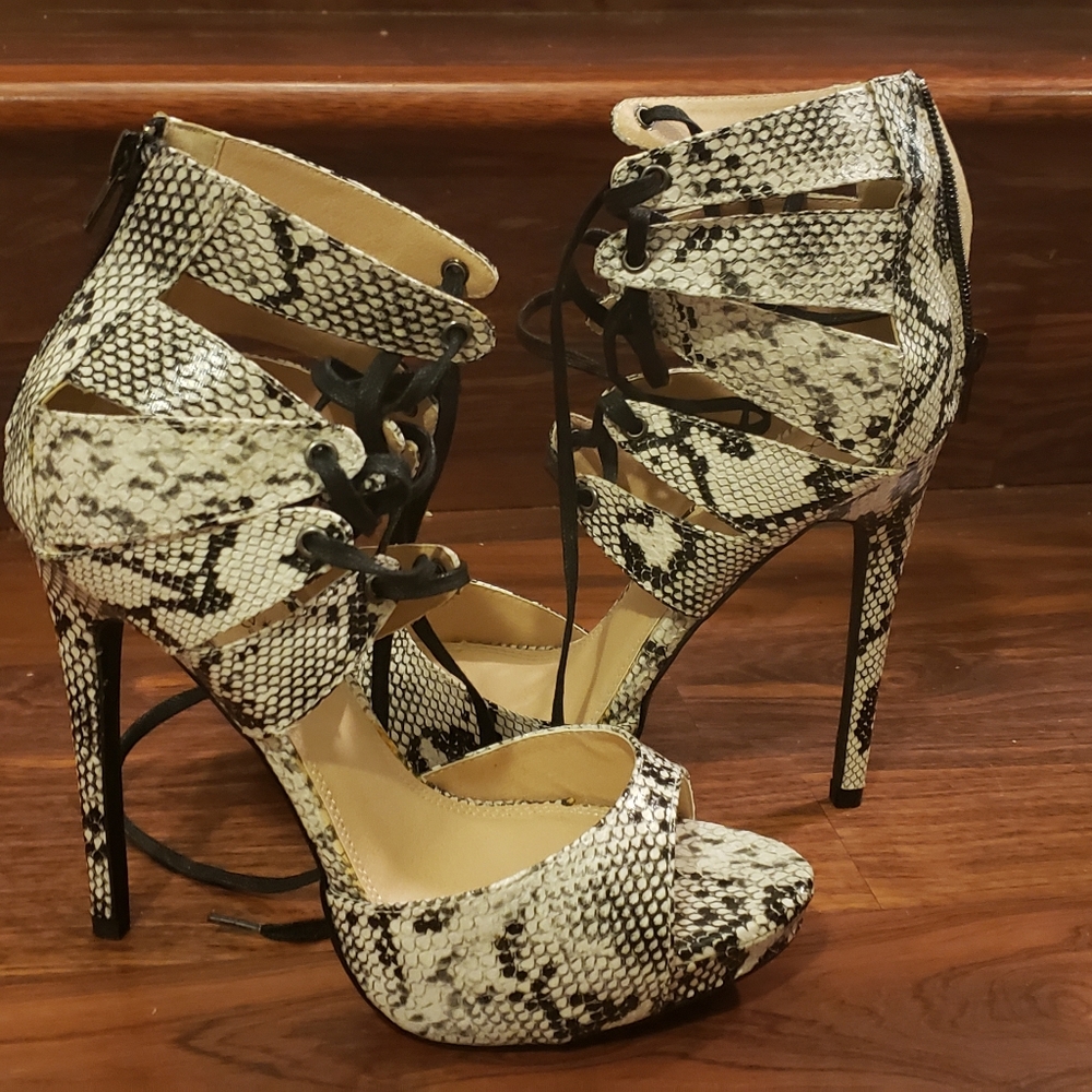 ShoeDazzle Chatelle Lace Sandal-White Snake Skin